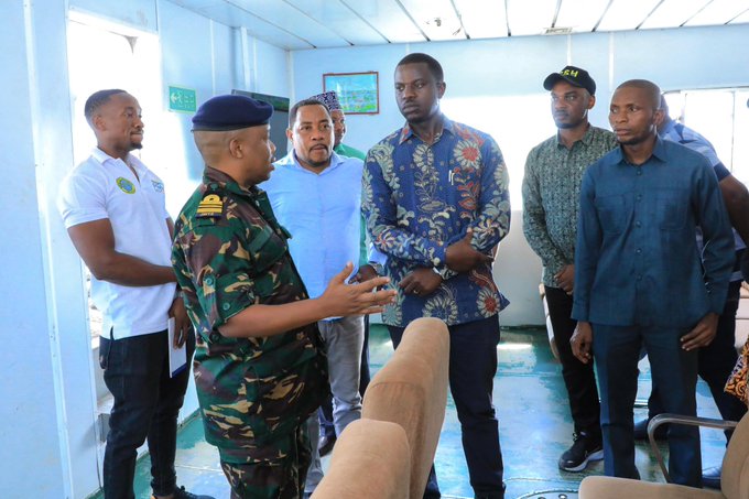 Bir yigit jojani katta sik bilan sikadi